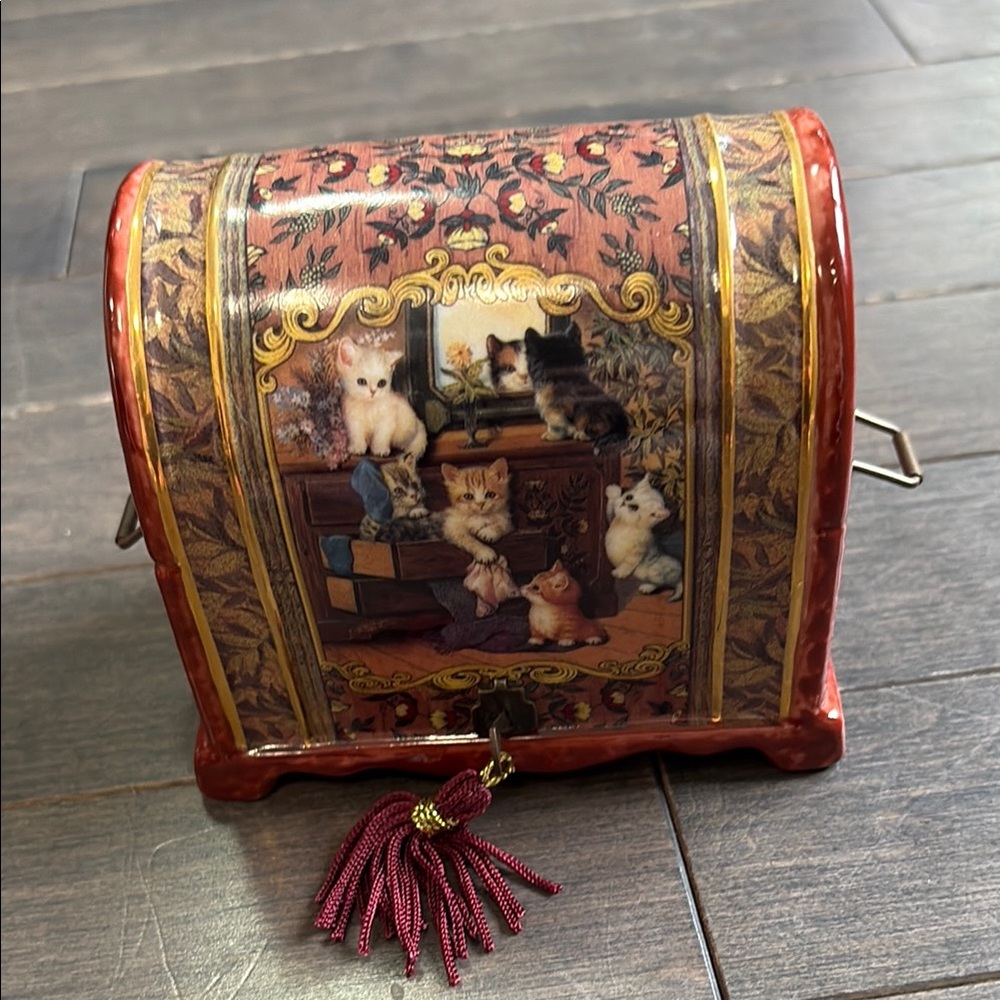 Ardleigh Elliott Porcelain Kitten Capers Music Box - Picture 1 of 9